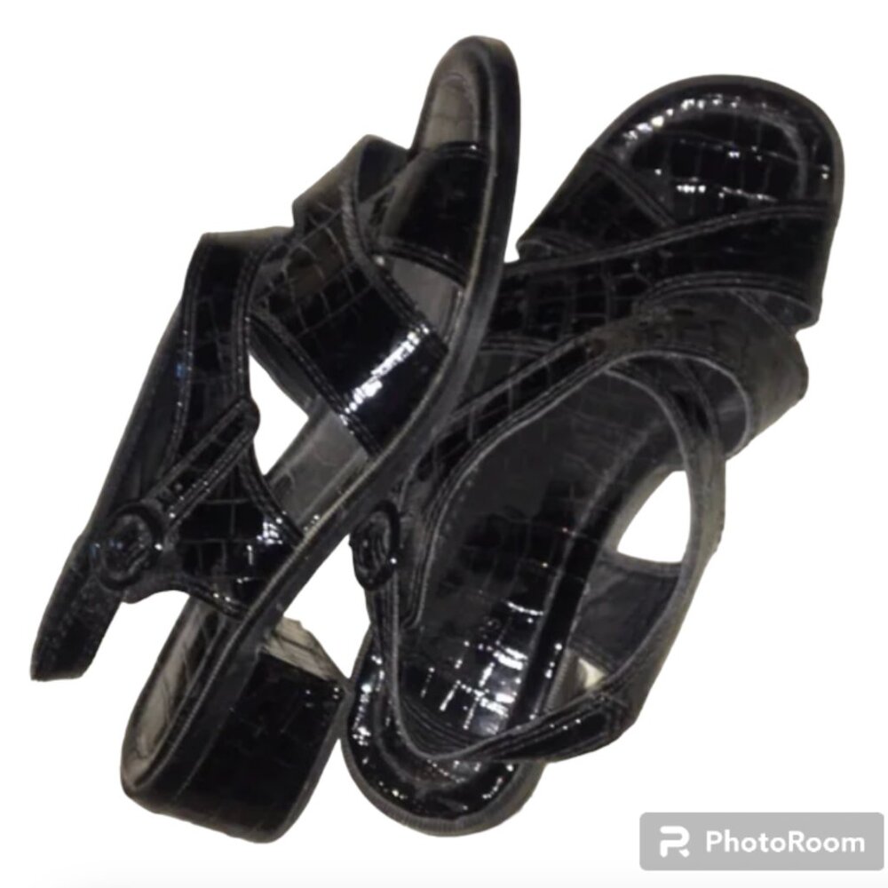 ⭐️ UO Patent Leather Strappy Heeled Sandal